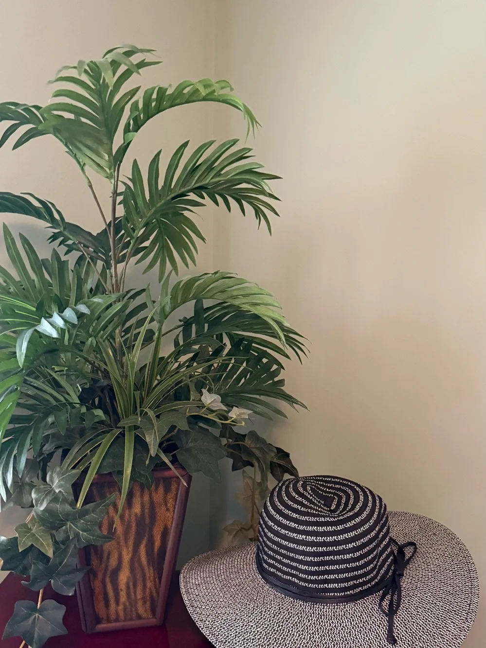 Black & White Wide Brim Sun Hat | Elegant Packable Summer Beach Hat